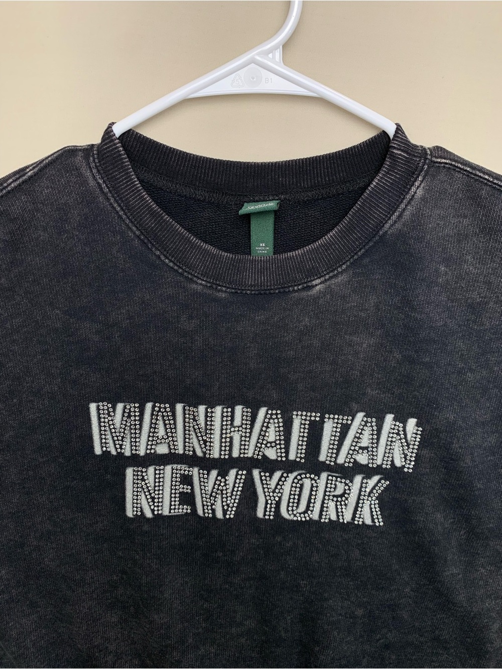 Womens XS Black Y2K Sweatshirt Manhattan NYC Bling Studded Hip Hop Glam - Picture 6 of 8
